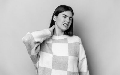 Blog ZENIT FISIOTERAPIA ¿Cómo te puede ayudar la fisioterapia si tienes cervicalgia?, ¿Cuáles son las causas del dolor cervical?