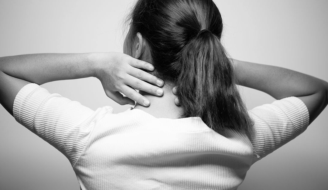 Latigazo cervical, ¿Qué es, por qué duele tanto y cómo lo tratamos en nuestro centro?